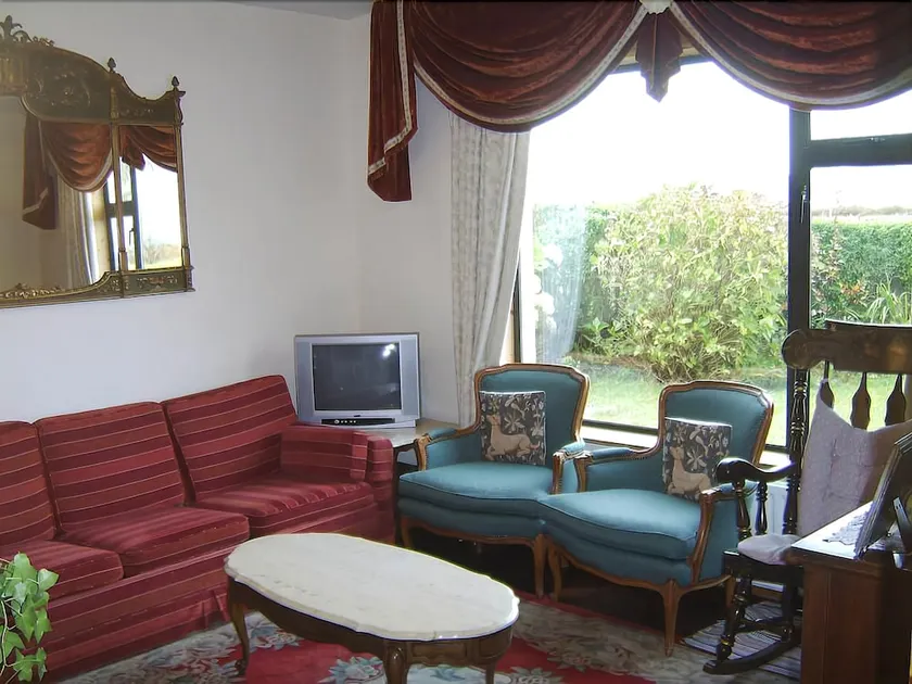 An Dooneen B&B, The Hurley Farm - Image 1