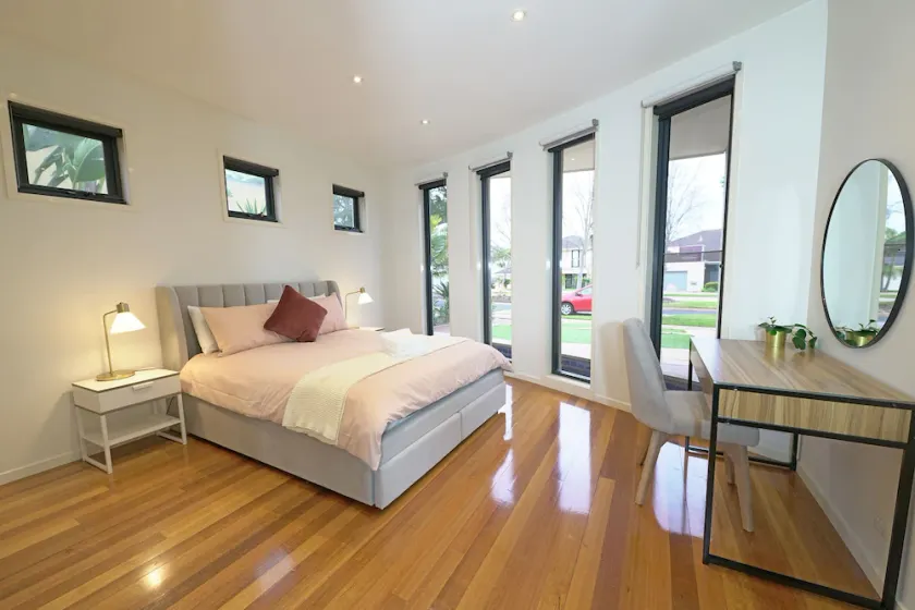 Luxury 7BRM Lakeside BigHouse Point Cook - Image 1