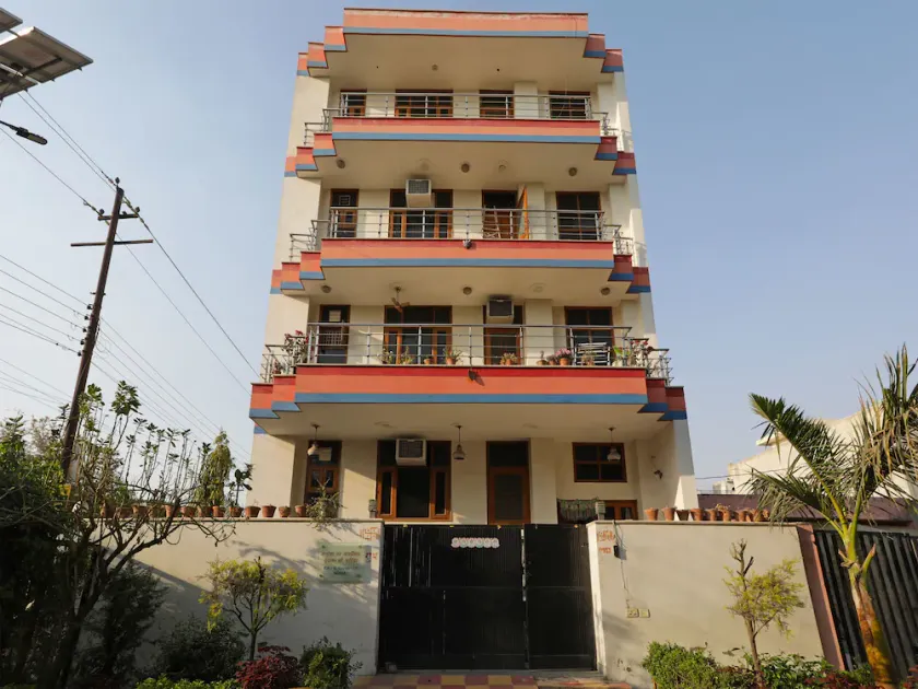 City Hotel by OYO Rooms - Image 1