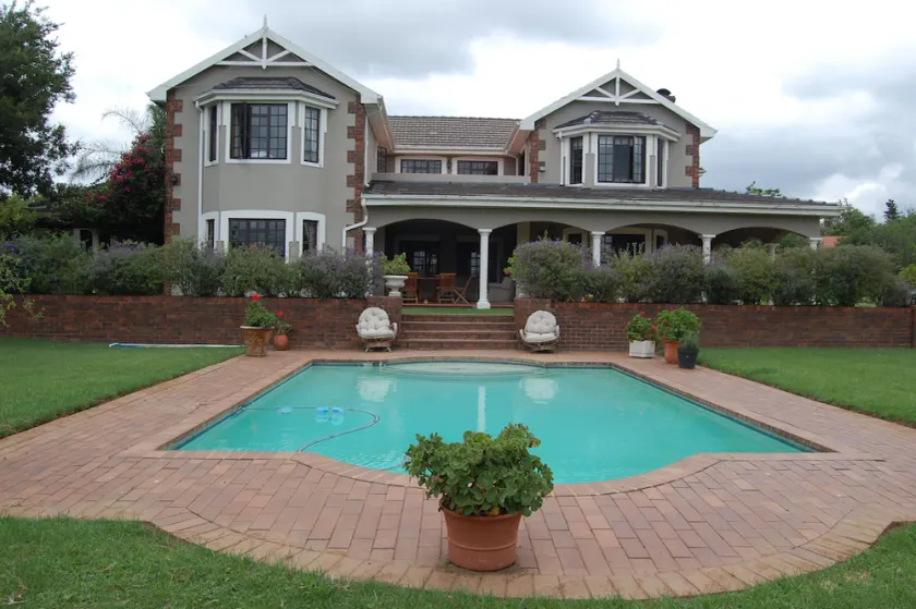 Maple Manor Guest House - Image 1