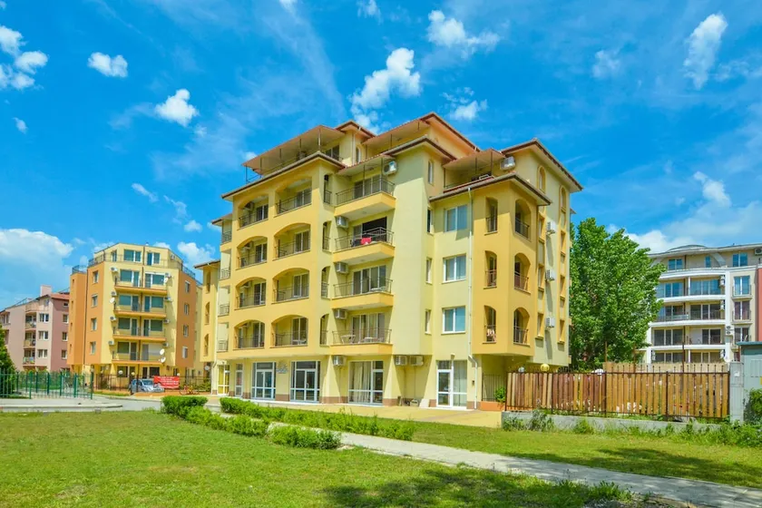 Corsica Apartments - Image 1