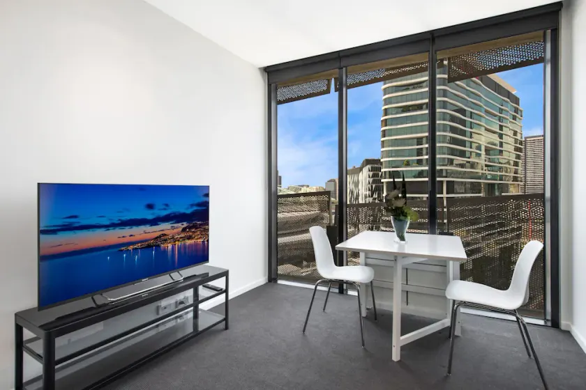 FARINA, 1BDR Docklands Apartment - Image 1