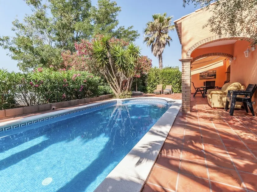 Voll ausgestattetes Ferienhaus mit Whirlpool, Garten und privatem Pool | Haustierfreundlich - Image 1