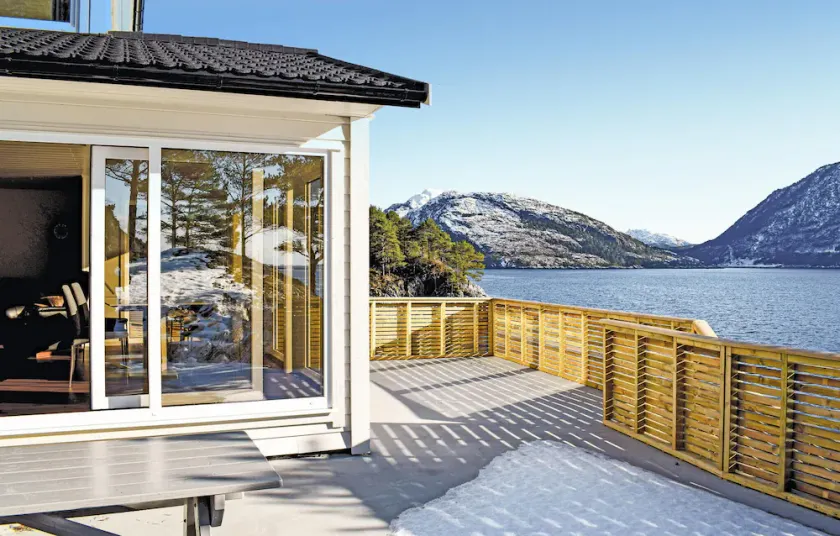 Nice Home in Florø With 9 Bedrooms and Wifi - Image 1