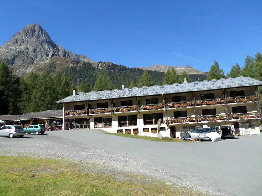 Chalet Hotel Skiroc - Image 1
