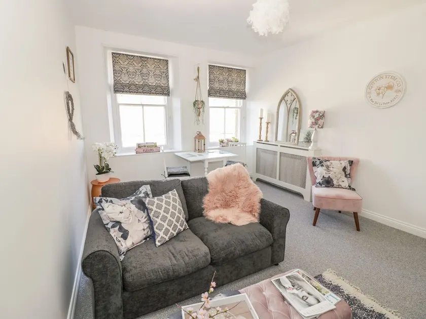4 Gloucester House - Image 1
