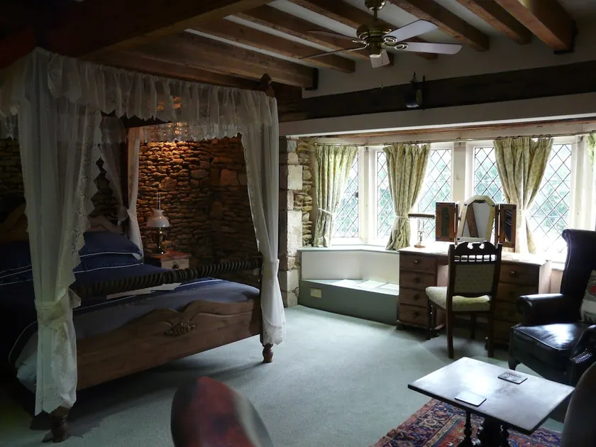 The Old Swan Inn - Image 1