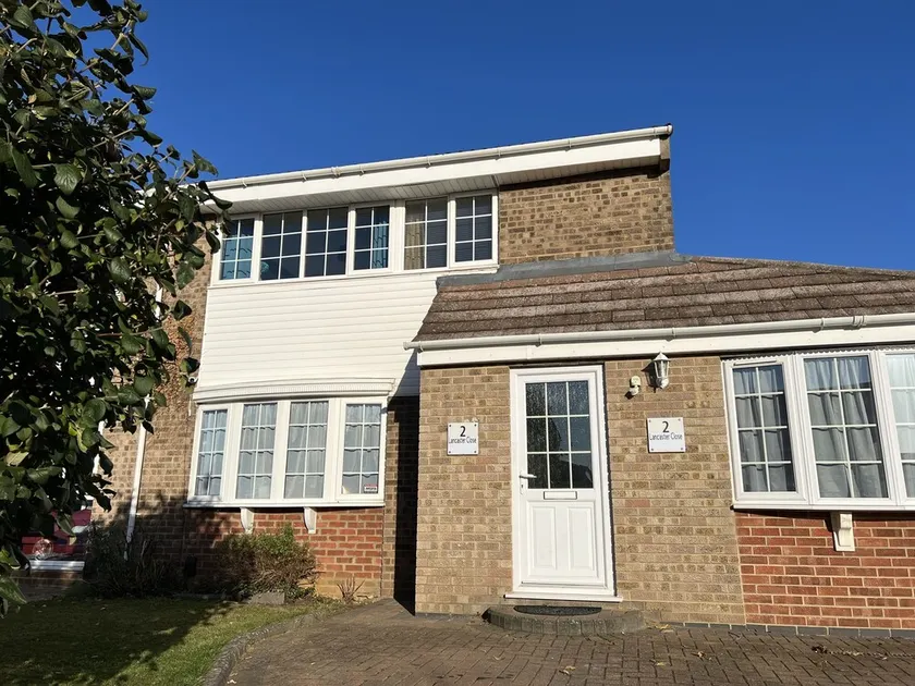 Lancaster Close Serviced Accodomation - Image 1