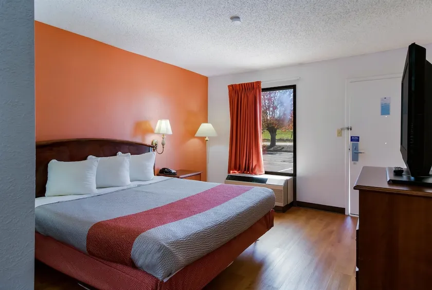 Motel 6-Holyoke, MA - Image 1