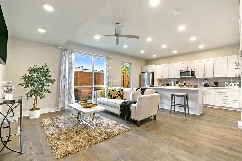 Brand New Poolside 1 Bedroom Condo - Image 1