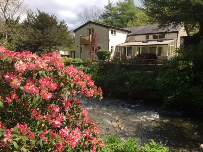 4-bedroom Riverside House With Garden Near Denbigh - Image 1
