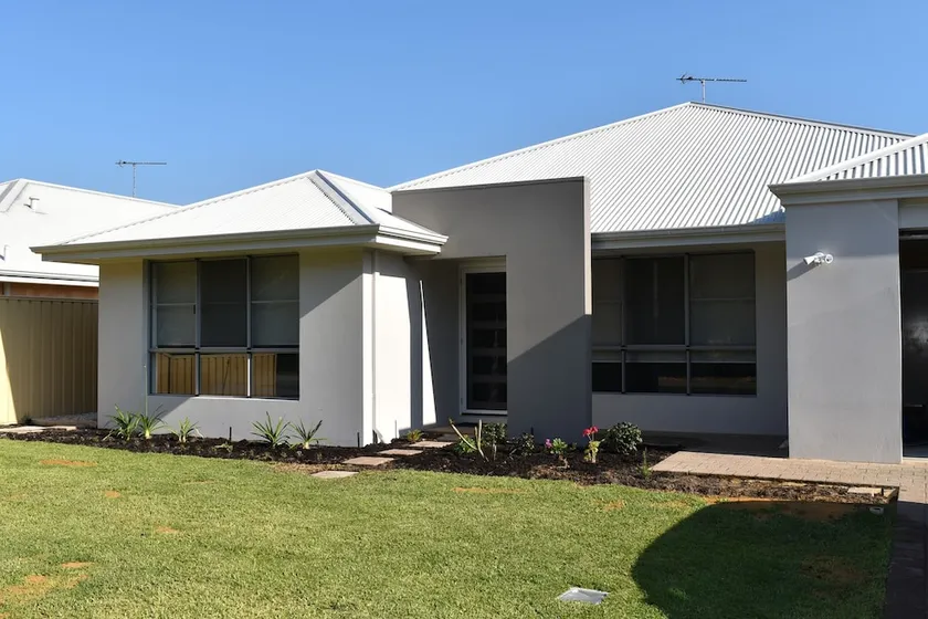Beachwood House-Broadwater - Image 1