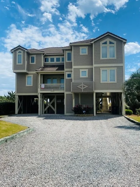 Goin's My Way 6 Bedroom Home by Redawning - Image 1