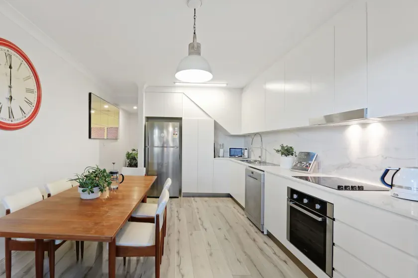 Auburun Designed 2 Bedrooms Home with Free Parking by KozyGuru - Image 1