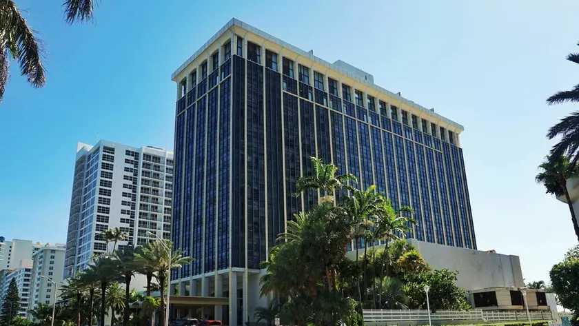 Miami Beach Resort & Spa - Image 1