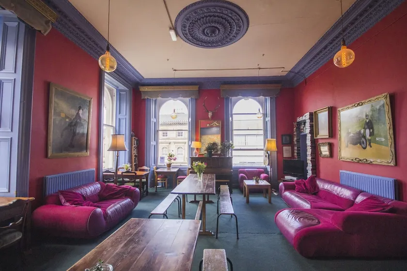 Willy Wallace Hostel - Image 1