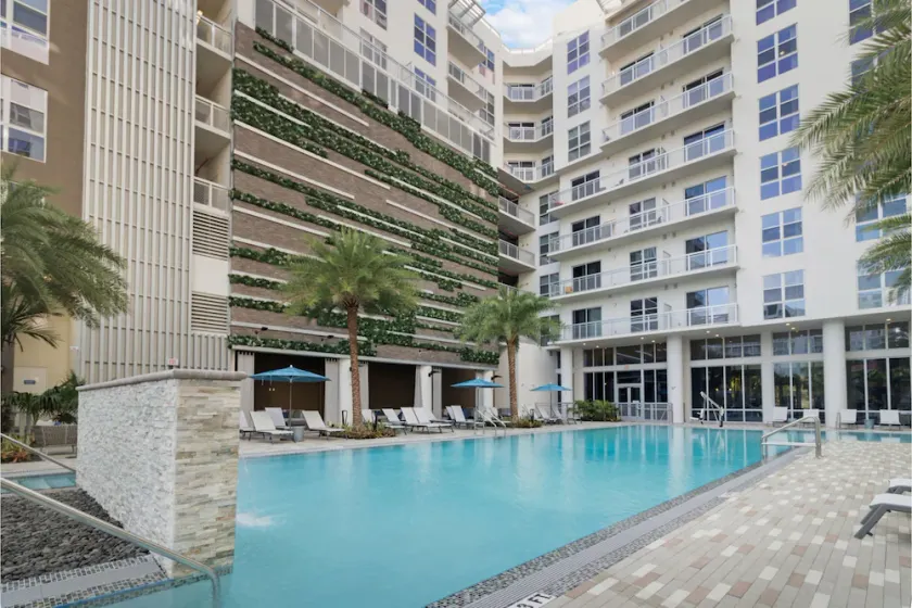 Biscayne Townhomes by Sextant - Image 1