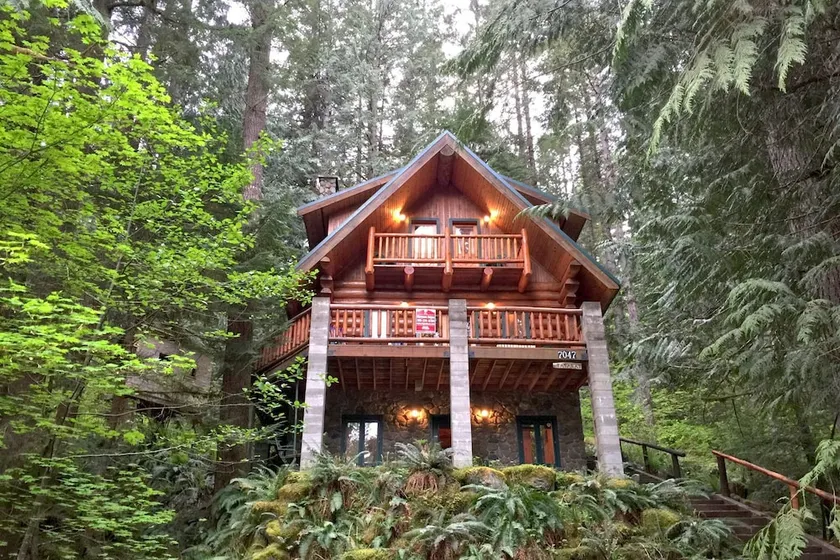 Mt. Baker Lodging Cabin 47 – Hot Tub, BBQ, Sleeps 10! by MBL - Image 1