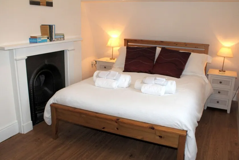 Cotswolds Valley Accommodation-Excl Prop - Image 1