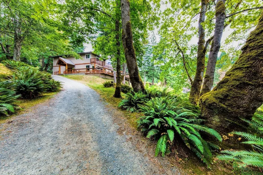 Gowlland Harbour Resort - Image 1