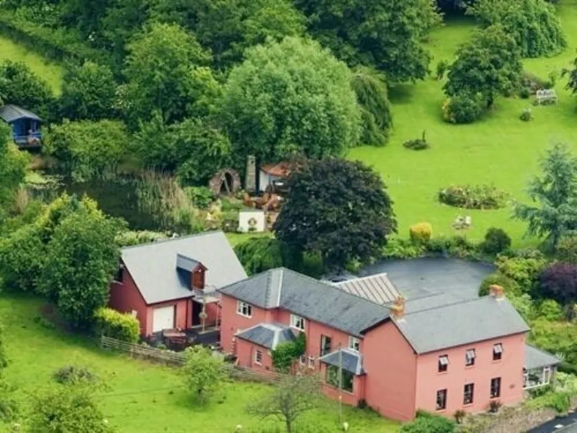 Pen-Y-Bryn House - Image 1