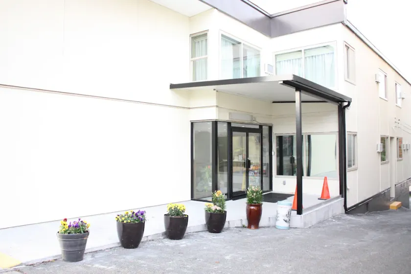 Deluxe Hotel Vancouver - Image 1