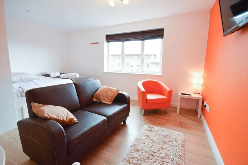 Modern Studio in Desirable Clifton Area - Image 1