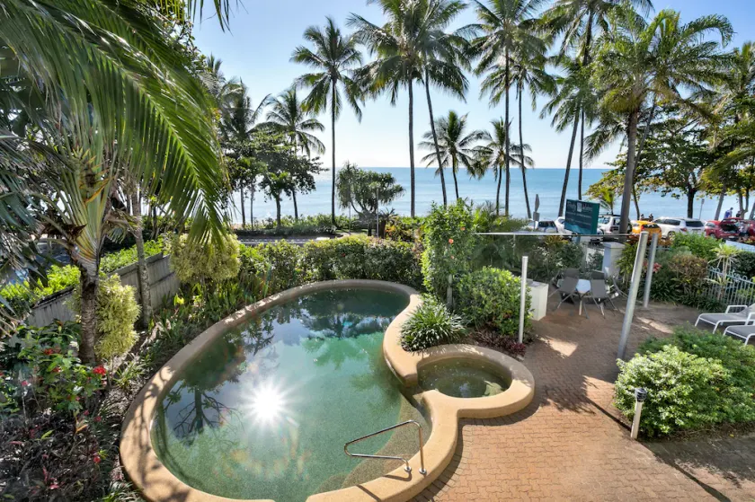 Beachfront Bliss 3-bedroom Apartment with Sea View 4 - Image 1
