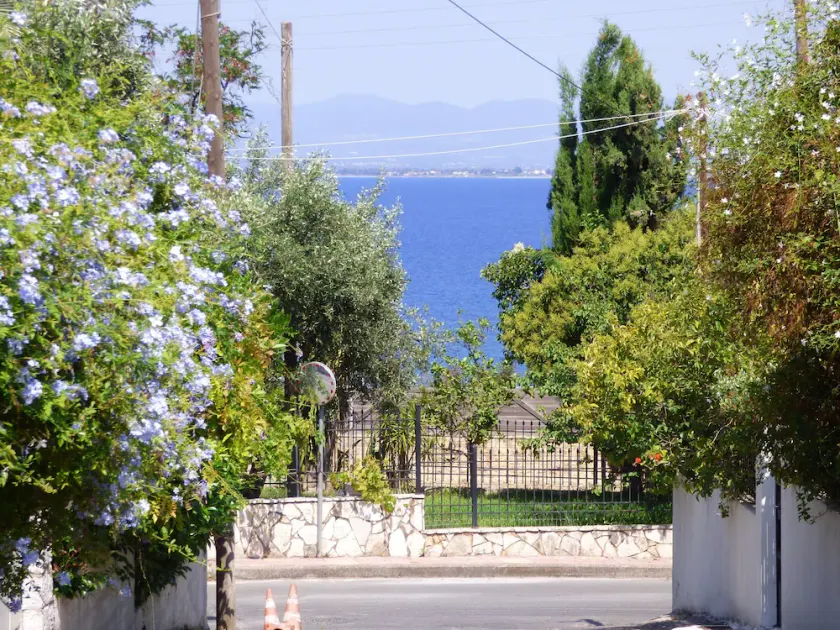 Venetia's Seaside Garden Home - Image 1