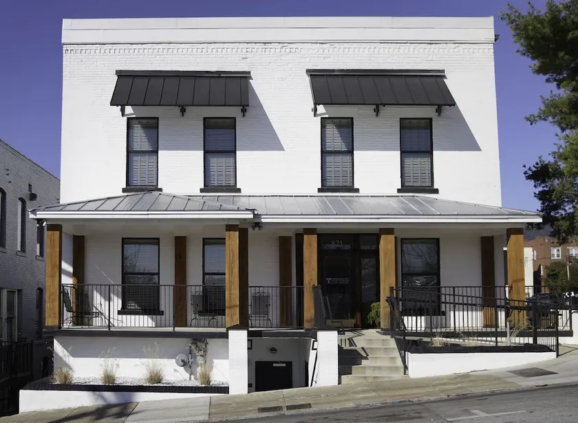 Scenic City Hostel - Image 1