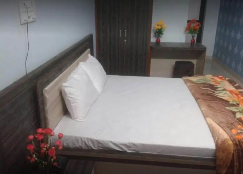 Hotel Khatri - Image 1