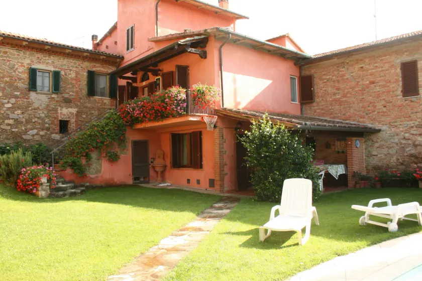 Beautiful private villa for 12 guests with WIFI, private pool, TV and parking - Image 1