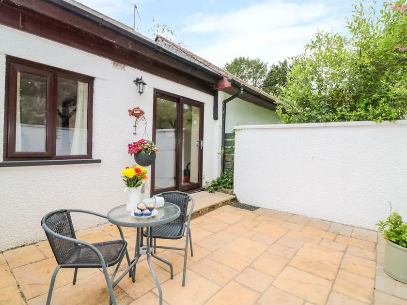 Honeysuckle Cottage - Image 1