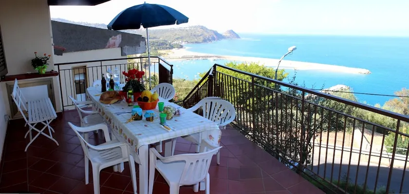 Casa con Terrazza e Vista Mozzafiato - Image 1
