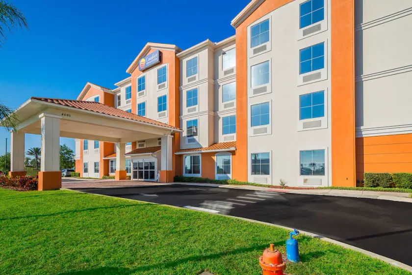 Comfort Inn & Suites Maingate South - Image 1