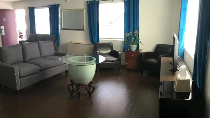 San Jose Airport Inn - Image 1