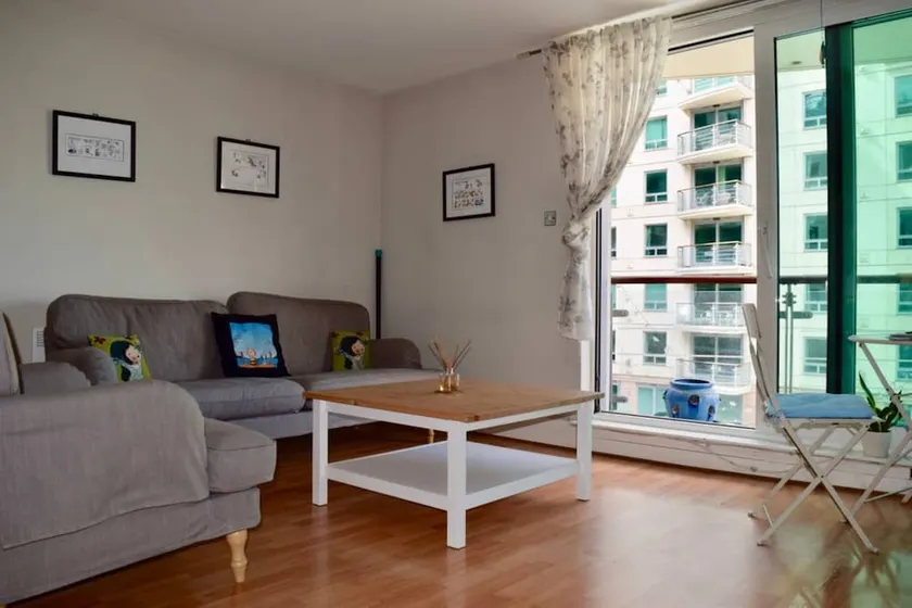 Modern 2 Bedroom Apartment With Stunning Views - Image 1