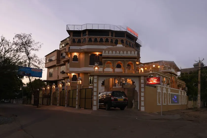 Hotel Empire Palace - Image 1