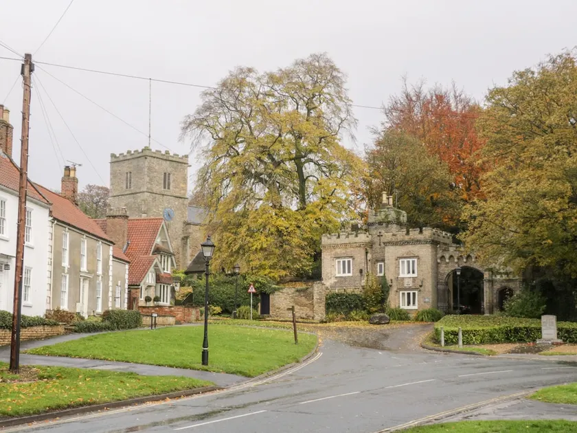 4 Castle Mews - Image 1