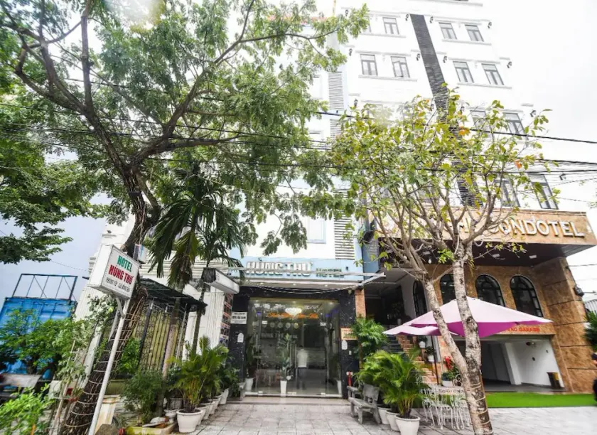 Hung Thu Hotel by OYO Rooms - Image 1