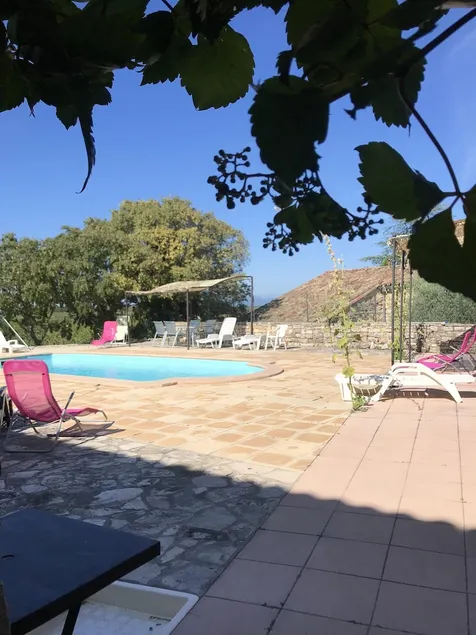 Maison accueillante à Orgnac-l'Aven avec piscine partagée - Image 1