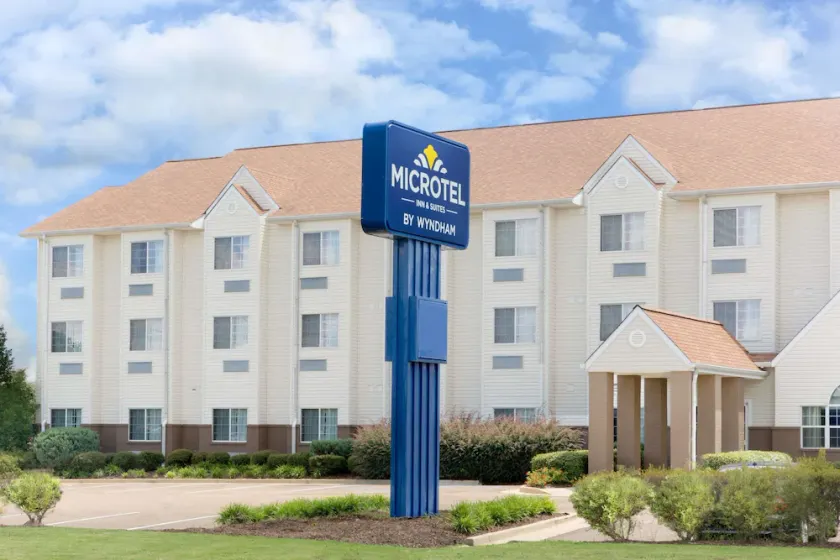 Microtel Inn & Suites by Wyndham Starkville - Image 1