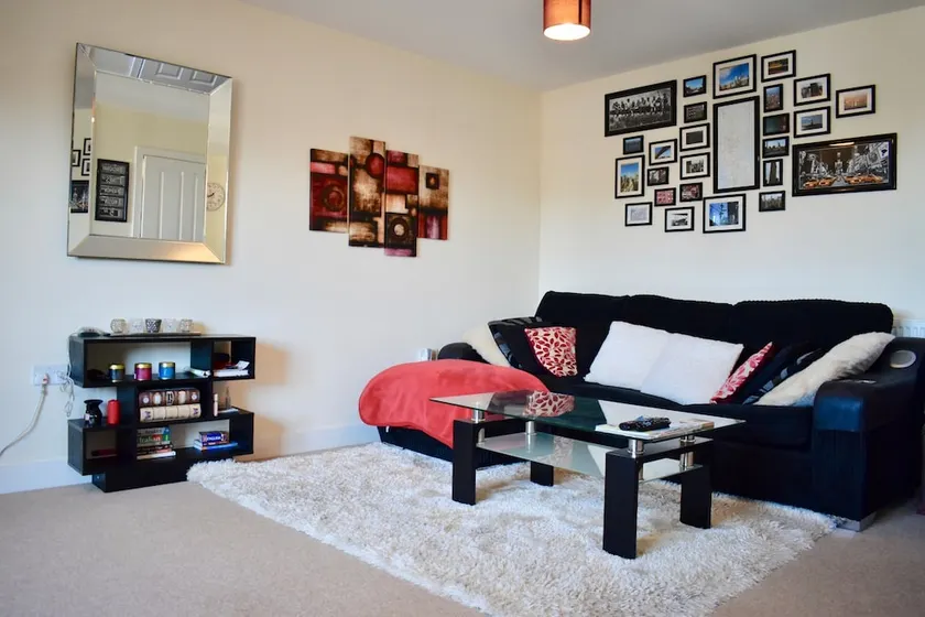 Modern Apartment With Private Balcony - Image 1