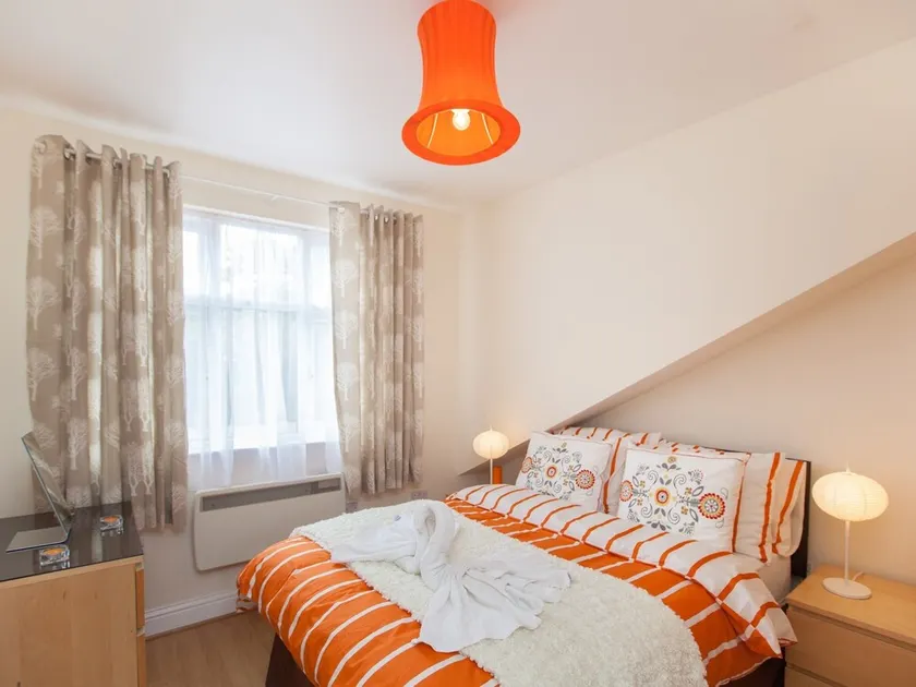 One Bedroom Flat 64e - Image 1