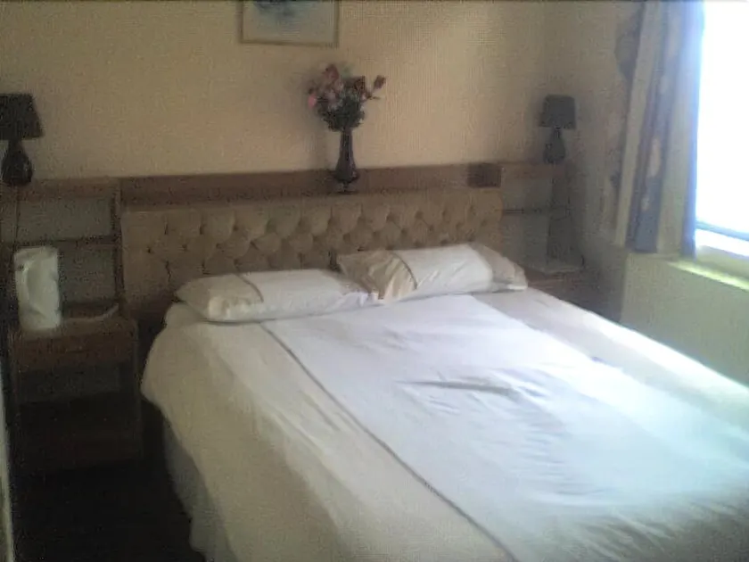 Endeavour Hotel - Image 1