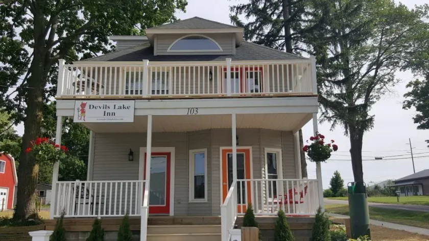 Devils Lake Inn - Image 1