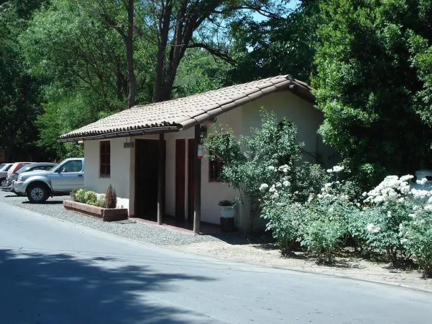 Hostal Cruceral Pirque - Image 1