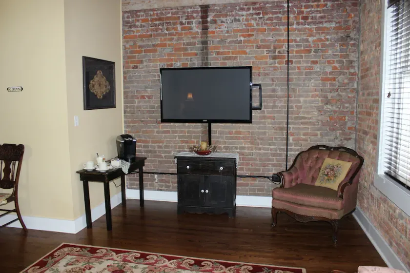 Pikk’s Inn - Image 1