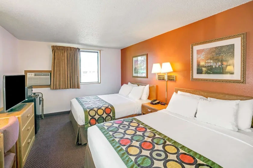 Super 8 by Wyndham Aberdeen West - Image 1