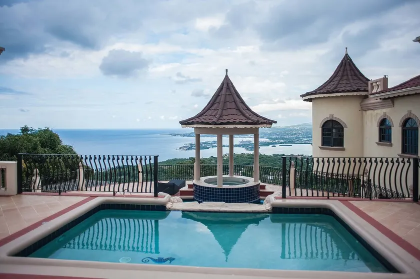 Clarridge Hall Guesthouse - Image 1
